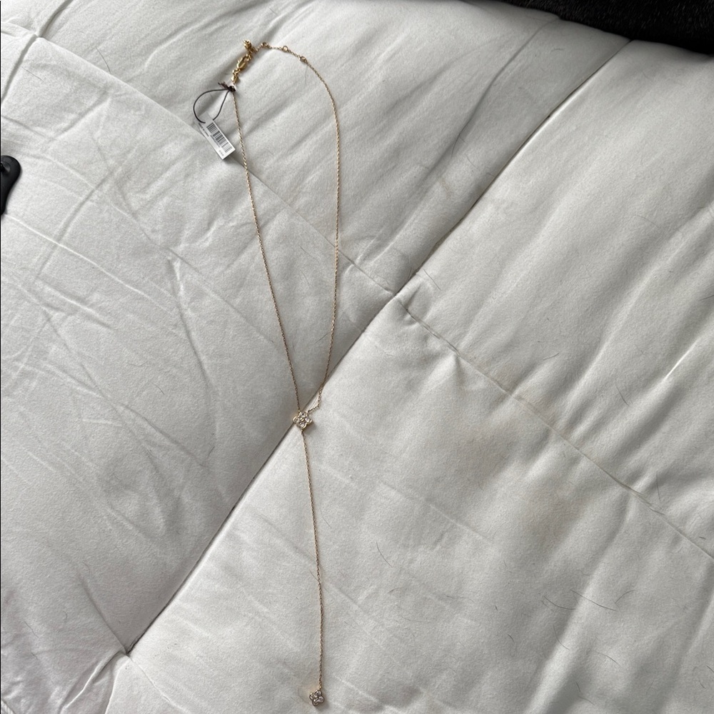 Elegant Gold Necklace with Delicate Charm